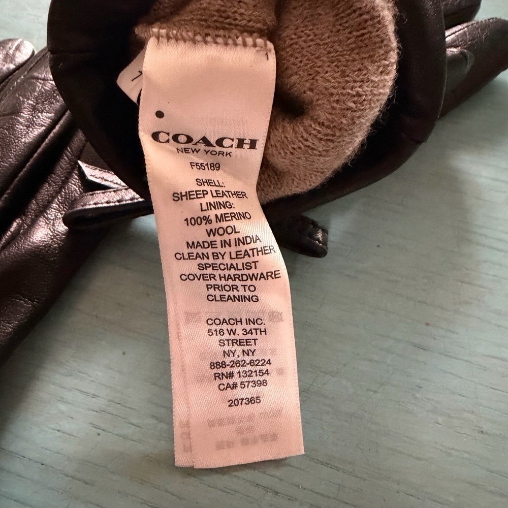 EUC Coach size 7 women’s gloves. Worn once for an elegant cold weather event - Picture 3 of 6